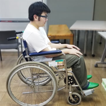 車椅子や椅子のポジショニングの様子-1