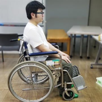 車椅子や椅子のポジショニングの様子-2