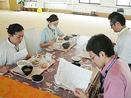 7月行事食検討会の様子-5.jpg