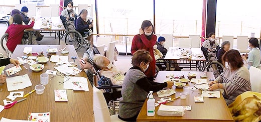 手作り年賀状教室の様子-03.jpg