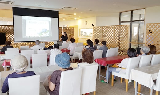 沖水地区民生員の皆様の見学の様子-1