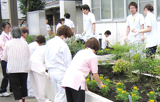 花壇の植替えの様子-2.jpg