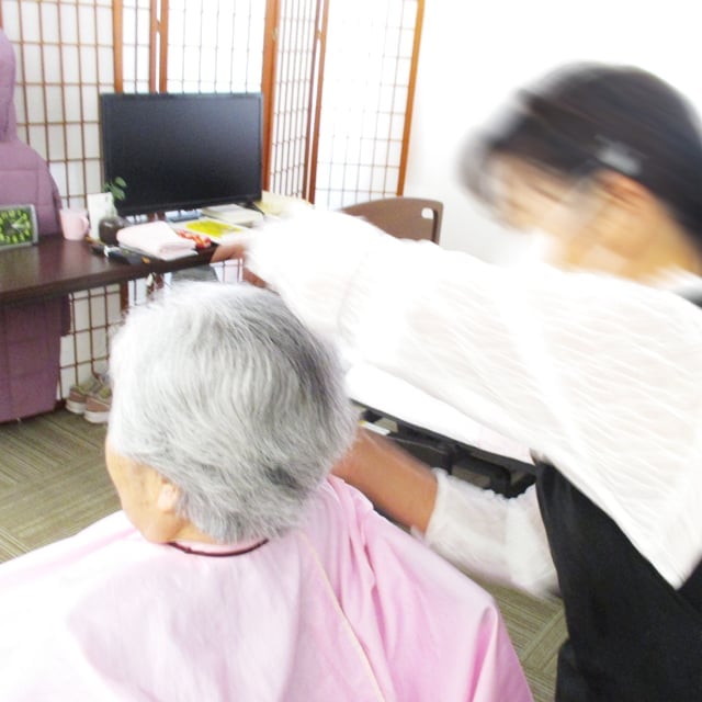ヘアカットの様子